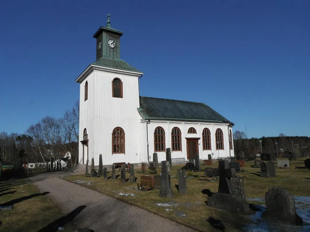 Älvsereds kyrka exteriör från söder