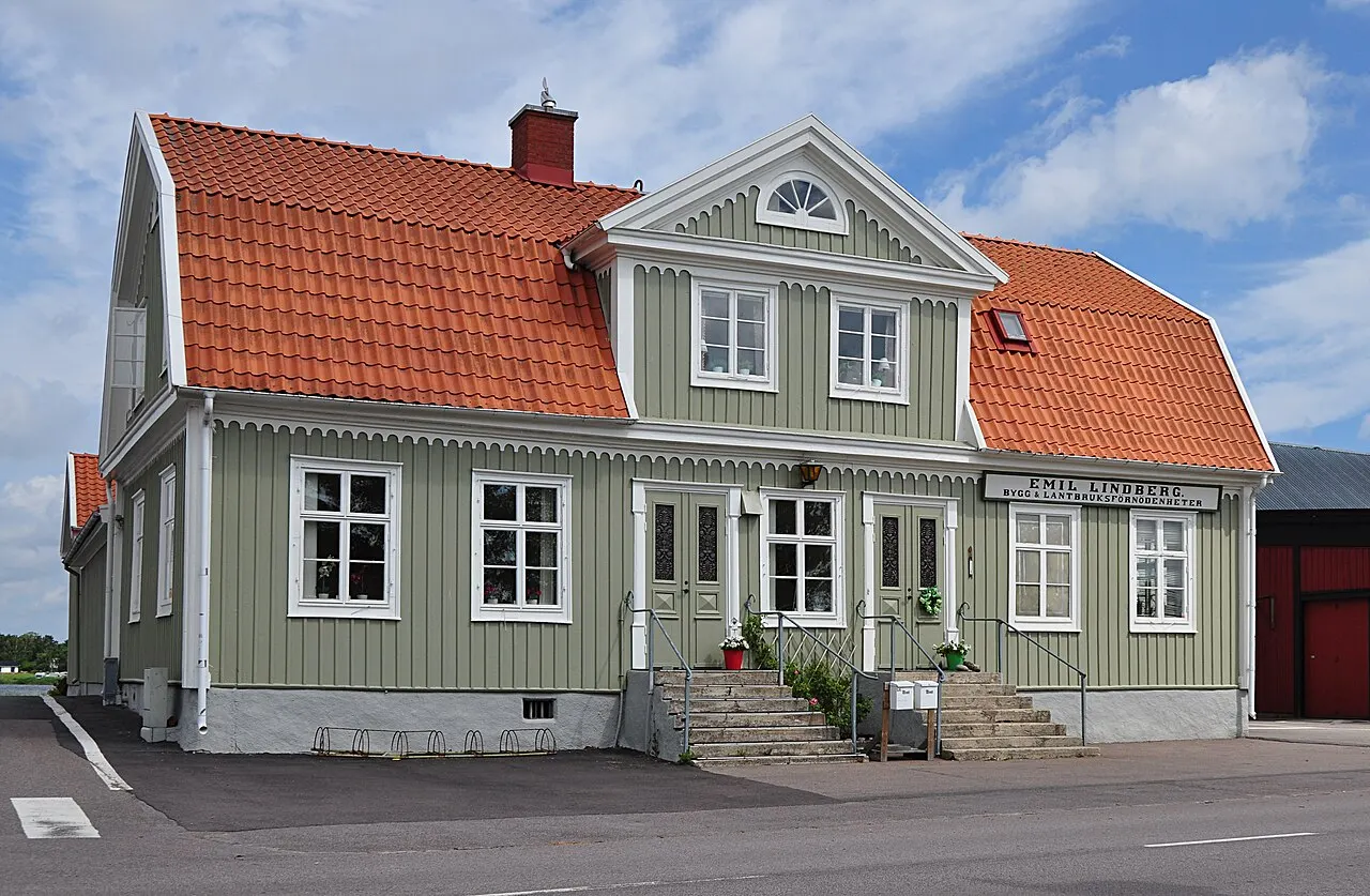 Lindbergska handelshuset uppfördes på 1830-talet i Bergkvara.