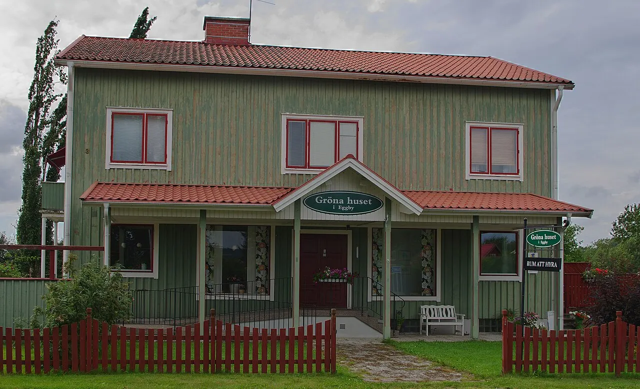Vandrarhemmet Gröna huset i samhället Eggby.
