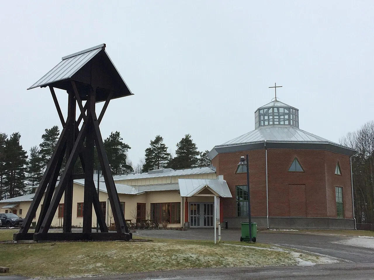 Sankt Martins kyrka Ekängen, utanför.