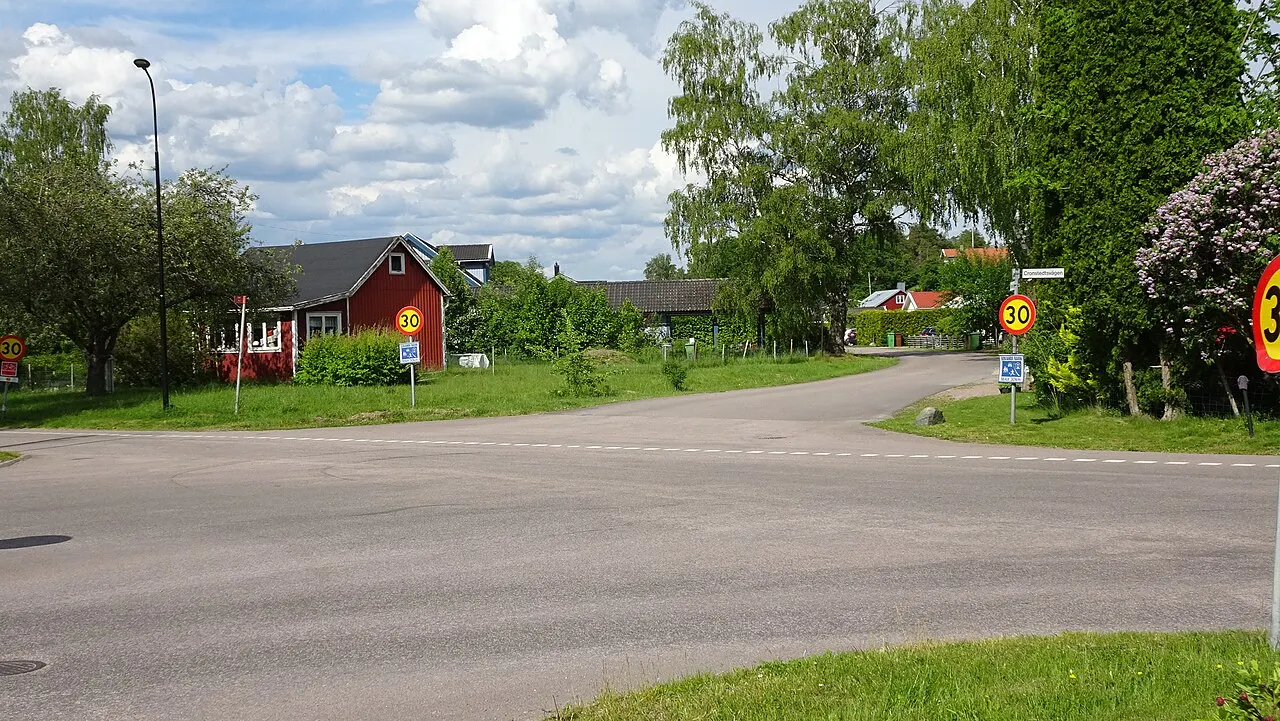 Enhagen-Ekbacken, norra infarten från Johannisbergsvägen, Västerås.