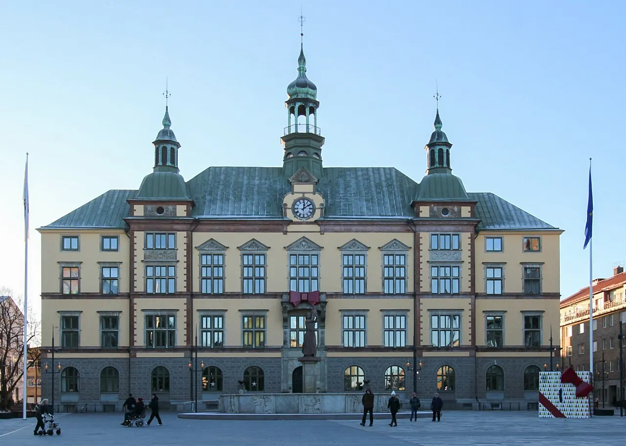 |} Eskilstuna stads-och rådhus. Fastighetsbeteckning ESKILSTUNA VALURNAN 1. Foto från Fristadstorget