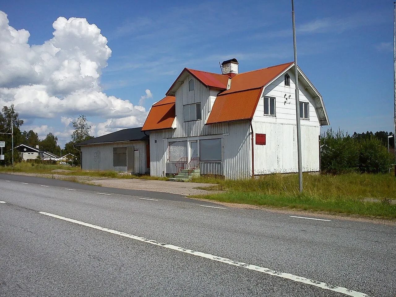 Laneäffären (Lane, Uddevalla, Sverige). Fotograferad från väg 172.