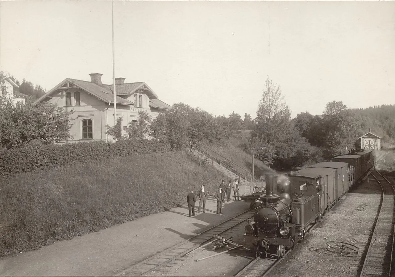 B4096. Falerums järnvägsstation i Norra Tjust, Gärdserums församling. Fotografiet vann pris i Svenska Turistföreningens pristävlan 1902…