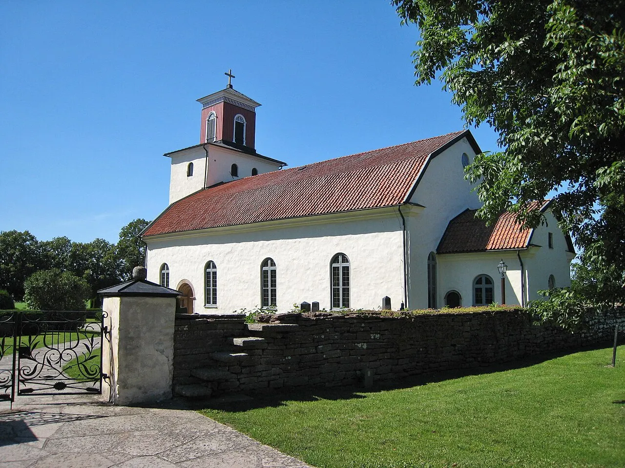 Glömminge kyrka,Öland.Exteriör från sydöst