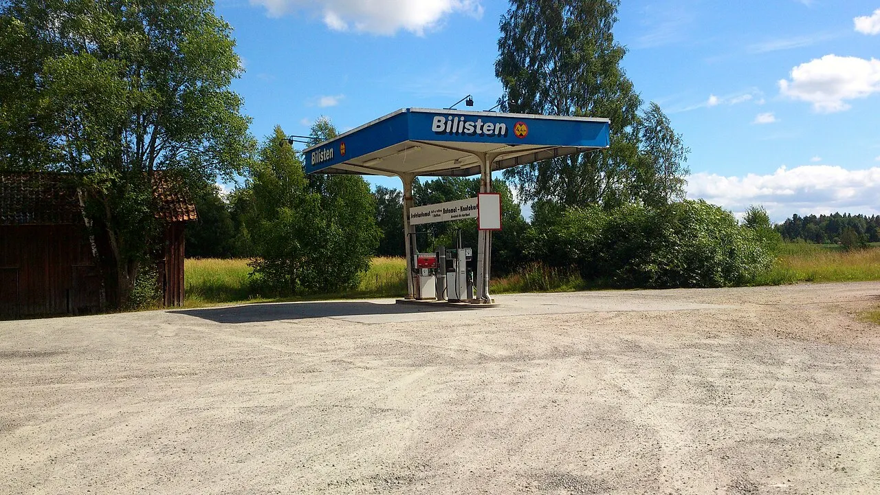 Bilisten-station i Gropen, Lekebergs kommun.