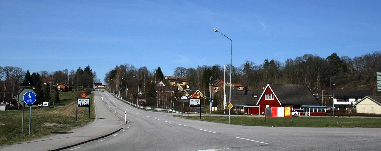 Vägen upp till Hällaryd, sett från Gamla riksägen