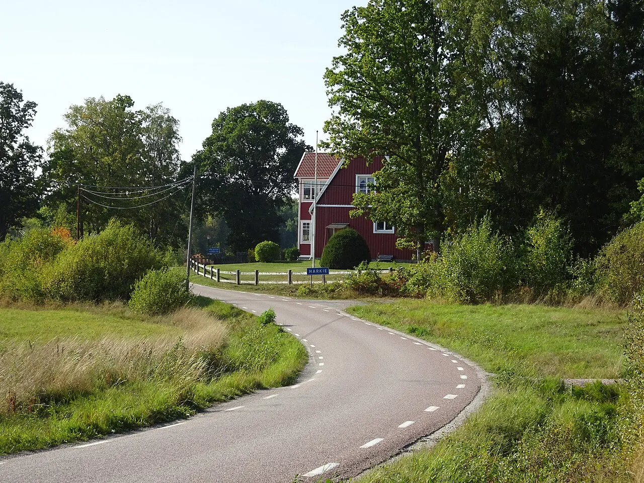 Harkie är en småort cirka 14 kilometer sydöst om Västerås centrum i Västerås kommun.