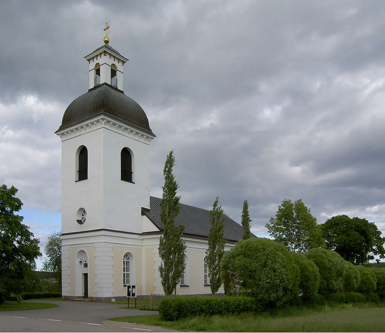 Jättendals kyrka från sydväst