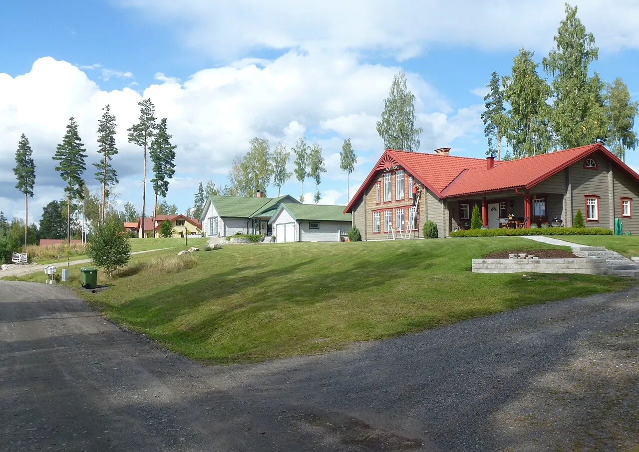 Laggaruddsvägen med modern bebyggelse