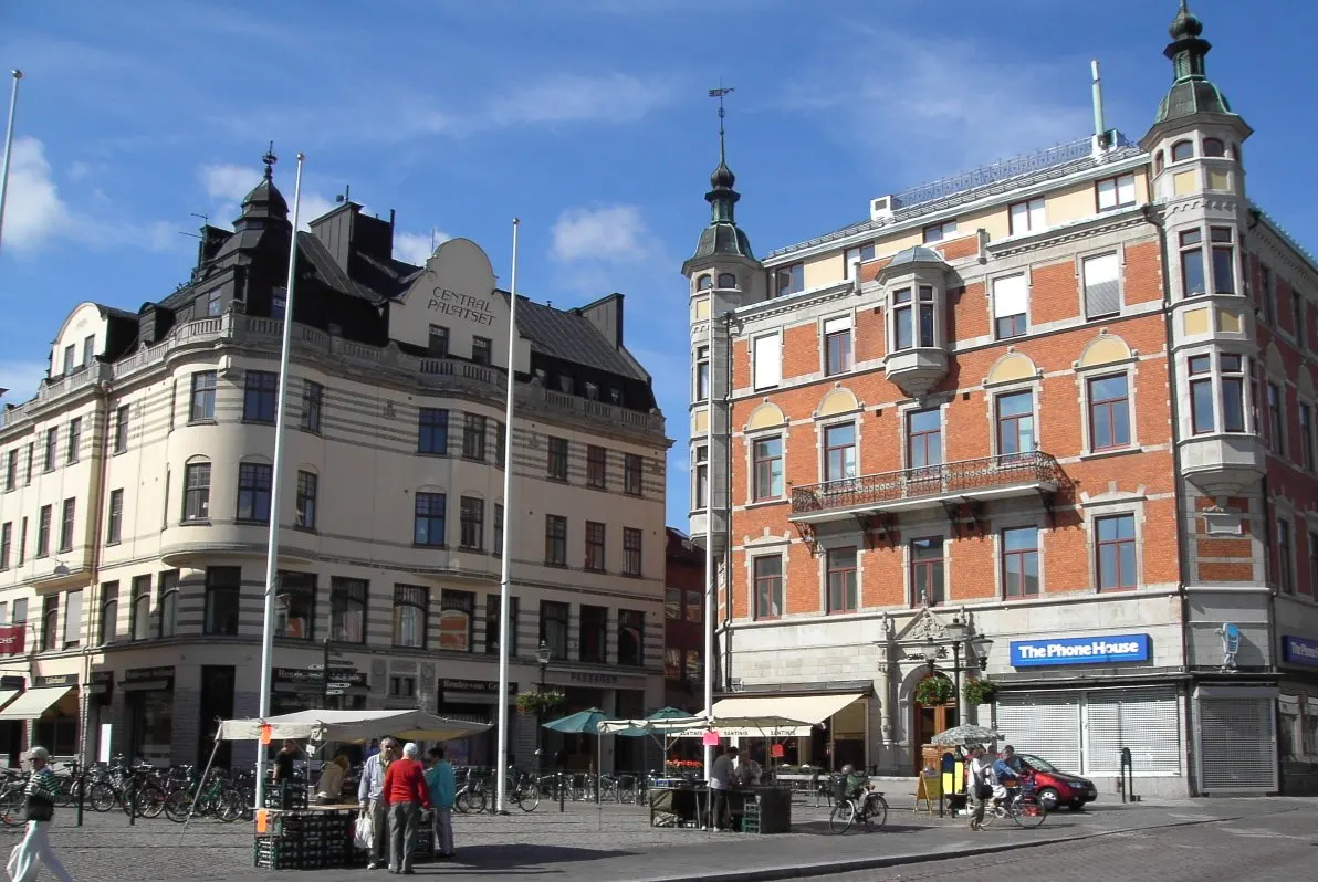 Stora torget, Linköping, Östergötland, Sverige. John O. Nilson palats till höger. Byggnadsår 1893. Arkitekter Ullrich och Hallquisth