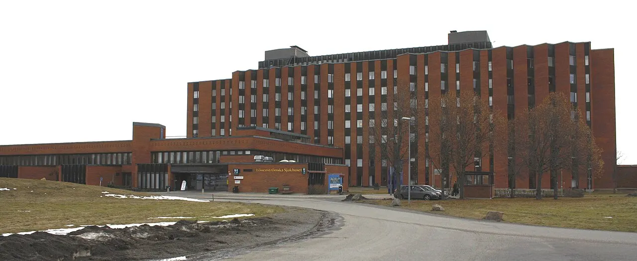 Löwenströmska sjukhusets huvudbyggnad, Upplands Väsby, april 2010