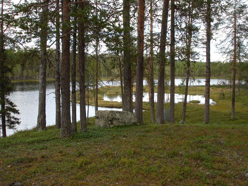 Kroktjärnen i Malå ligger i Kroktjärnens naturreservat och omges av gammal skog med flera gamla samiska kulturlämningar.