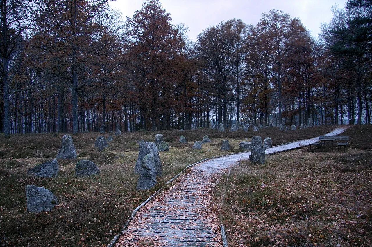 Mala stenar i Hässleholms kommun är ett område med sex skeppssättningar från järnåldern.