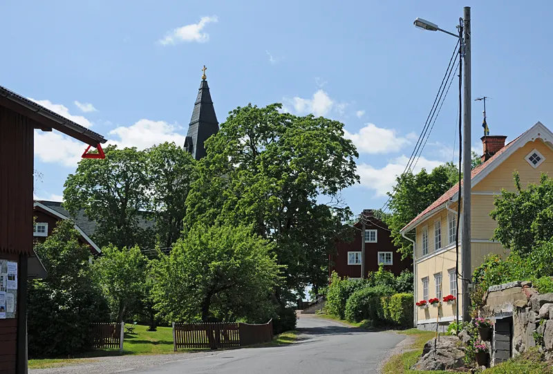 Mellösa kyrka i Flens kommun