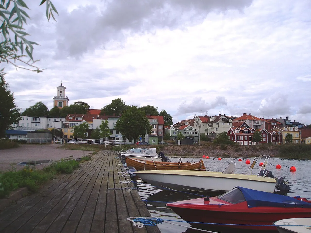 Mönsterås, sett från småbåtshamnen.