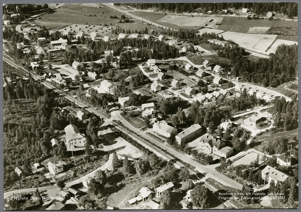 Text på framsida: "Flygfoto över Njutånger.".