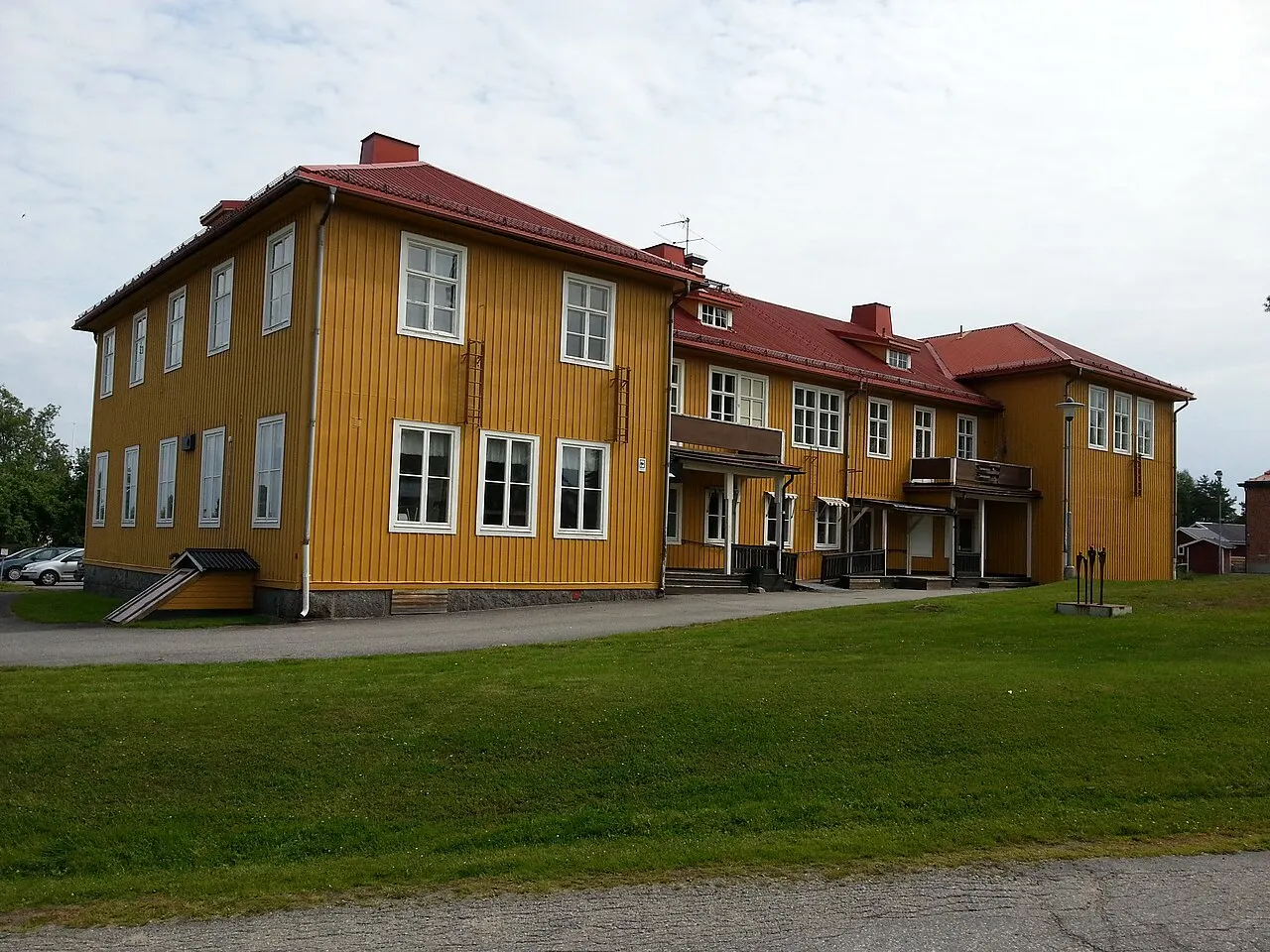 Rundvik, Nordmaling, Sverige. Gamla skolan fotograferad från Skolgatan, på Rundviksdagen 13 juli 2013.