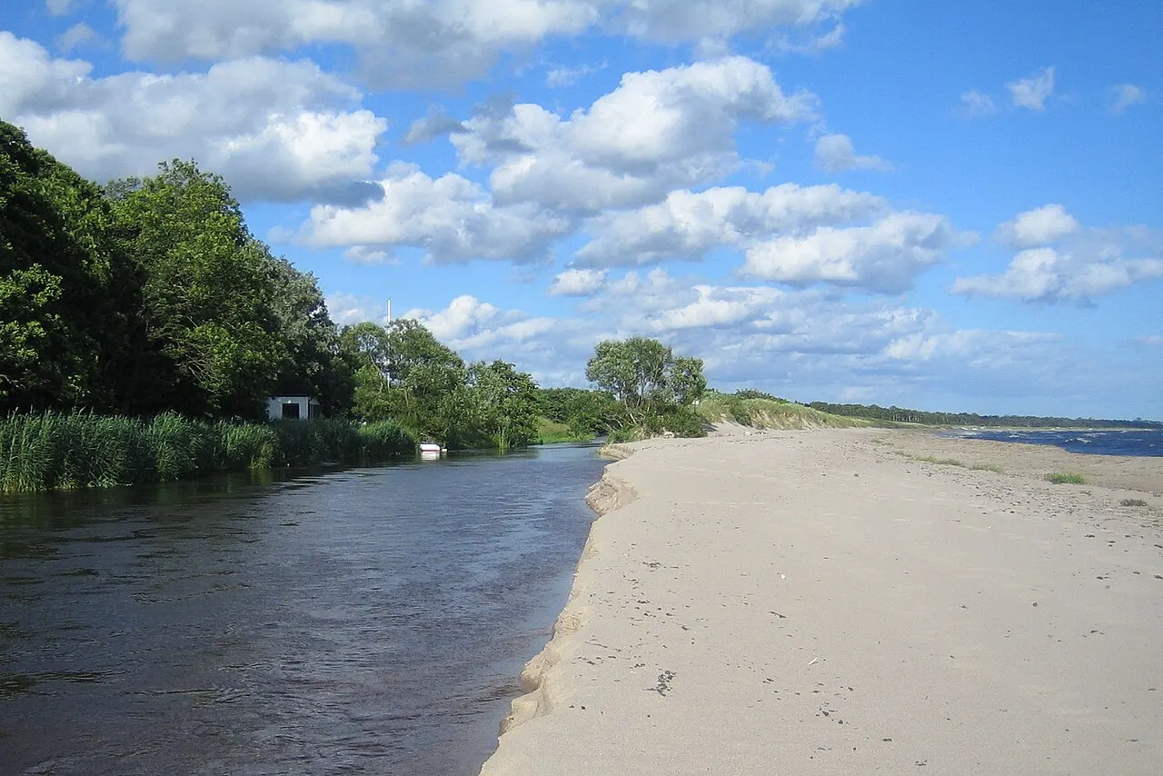 Nybroåns utlopp vid Nybrostrand i Ystads kommun