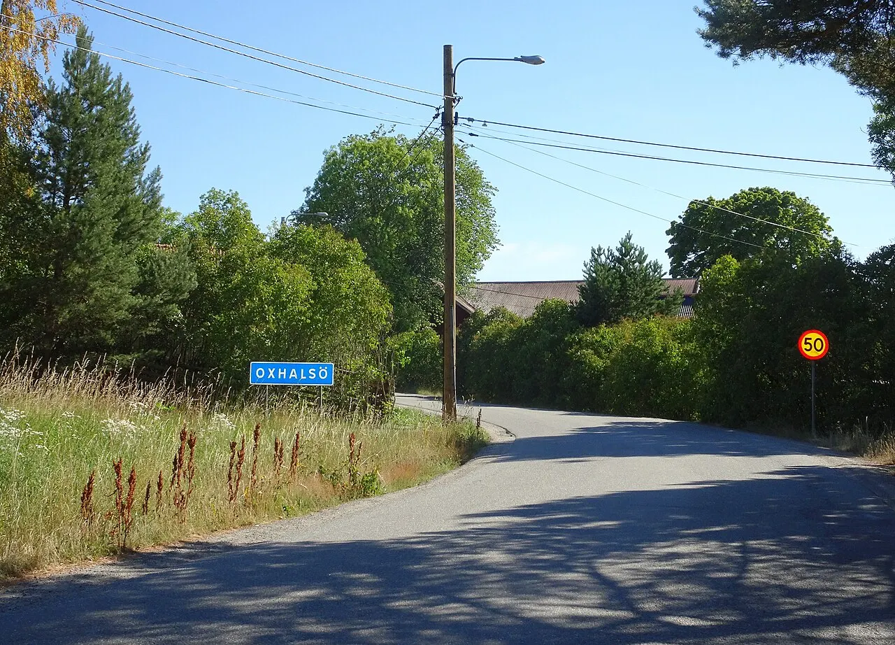 Oxhalsö, ort på Blidö
