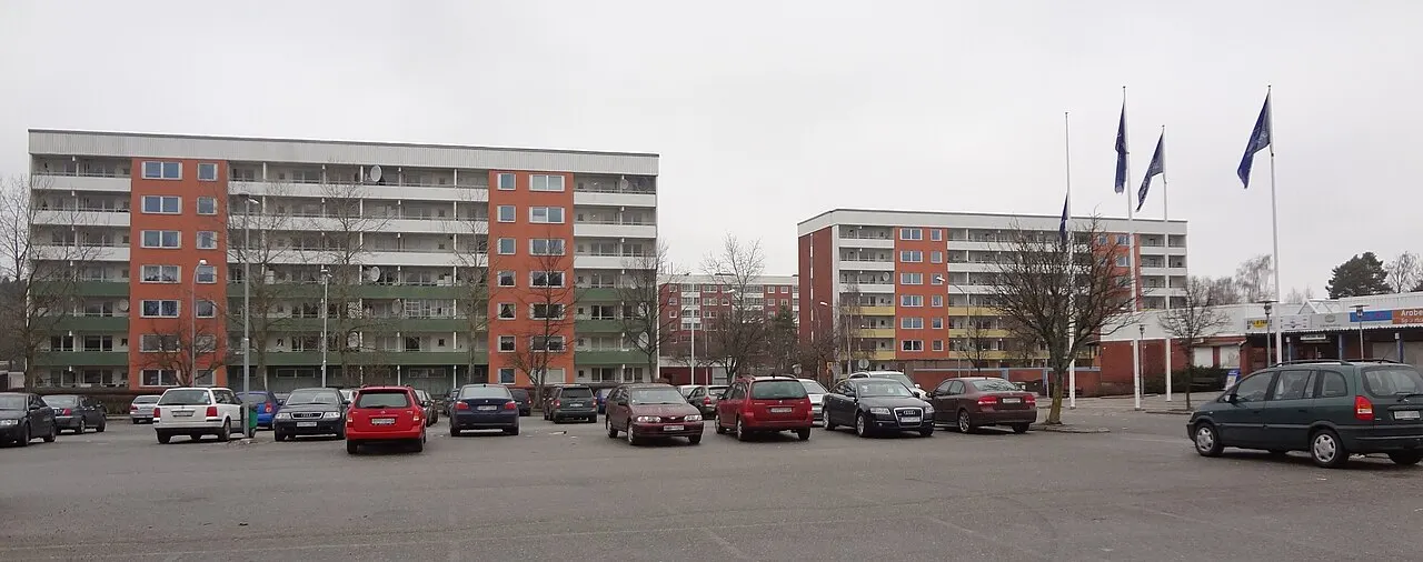 Skiftinge Centrum norr om Eskilstuna. Höghusen med centrumbutikerna.