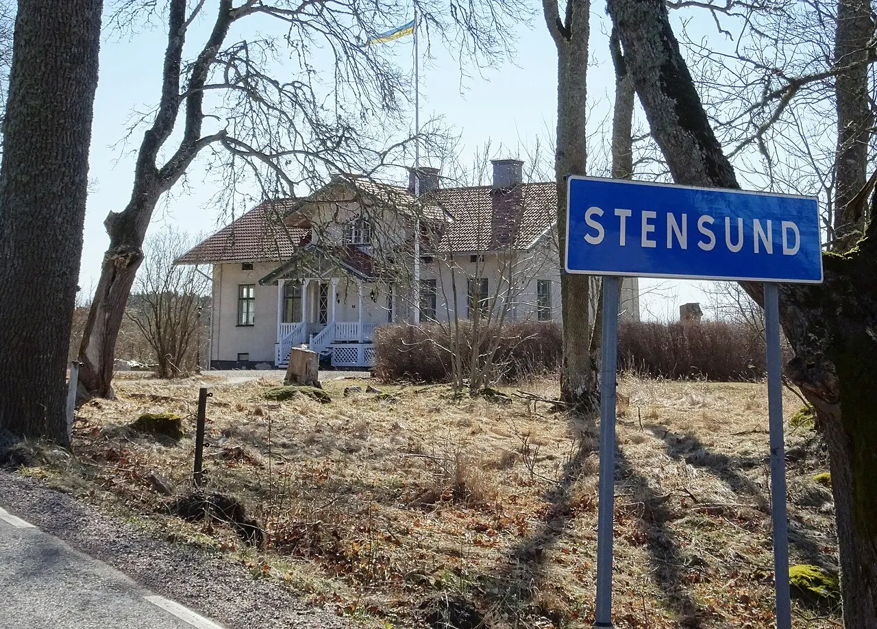 Stensund med Stensunds herrgård i bakgrunden