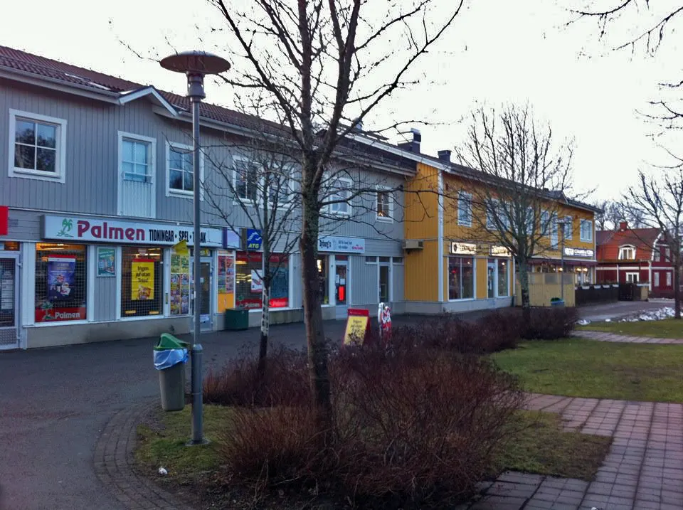 Storvreta centrum. Storvreta är den tredje största tätorten i Uppsala kommun, belägen knappt 15 kilometer norr om Uppsala stad.