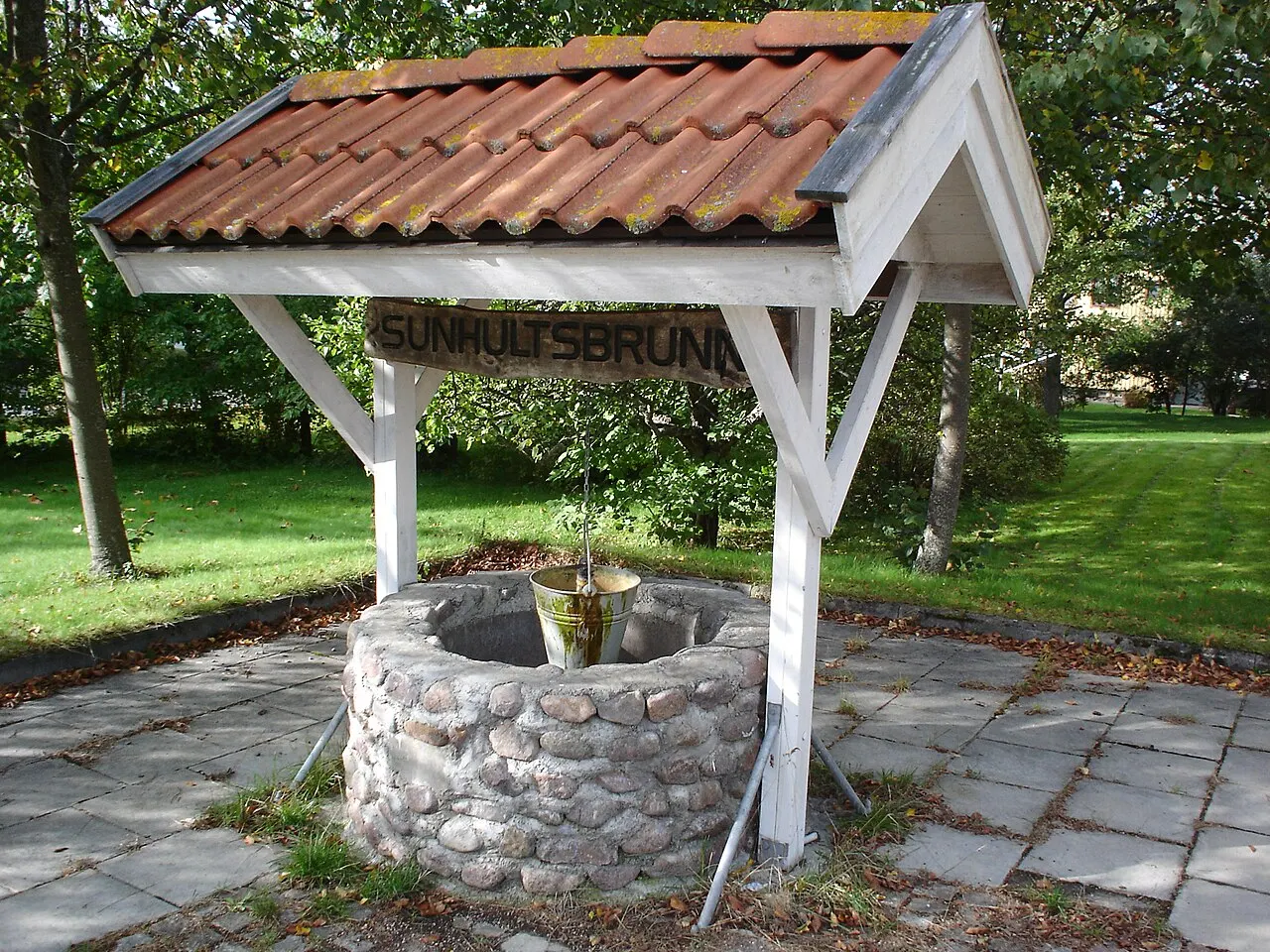 Torget i Sunhultsbrunn, med dess vattenkanna, som är ortssymbolen. Sundhultsbrunn ligger i nordöstra delen av Aneby kommun, Jönköpings län…