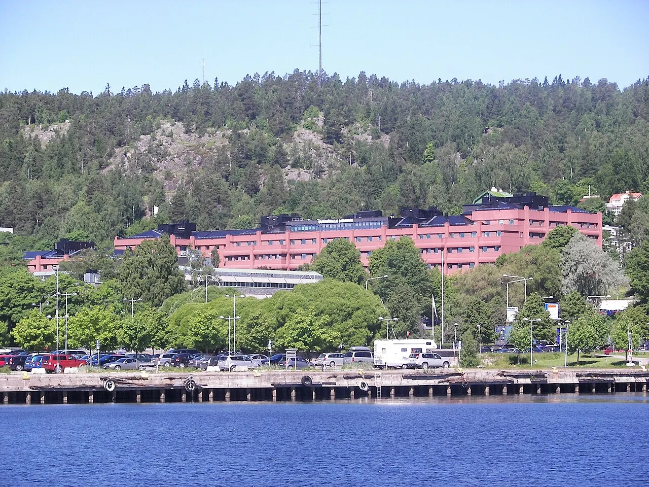 Sundsvalls kommunhus sett fån Inre hamnen, Sundsvall