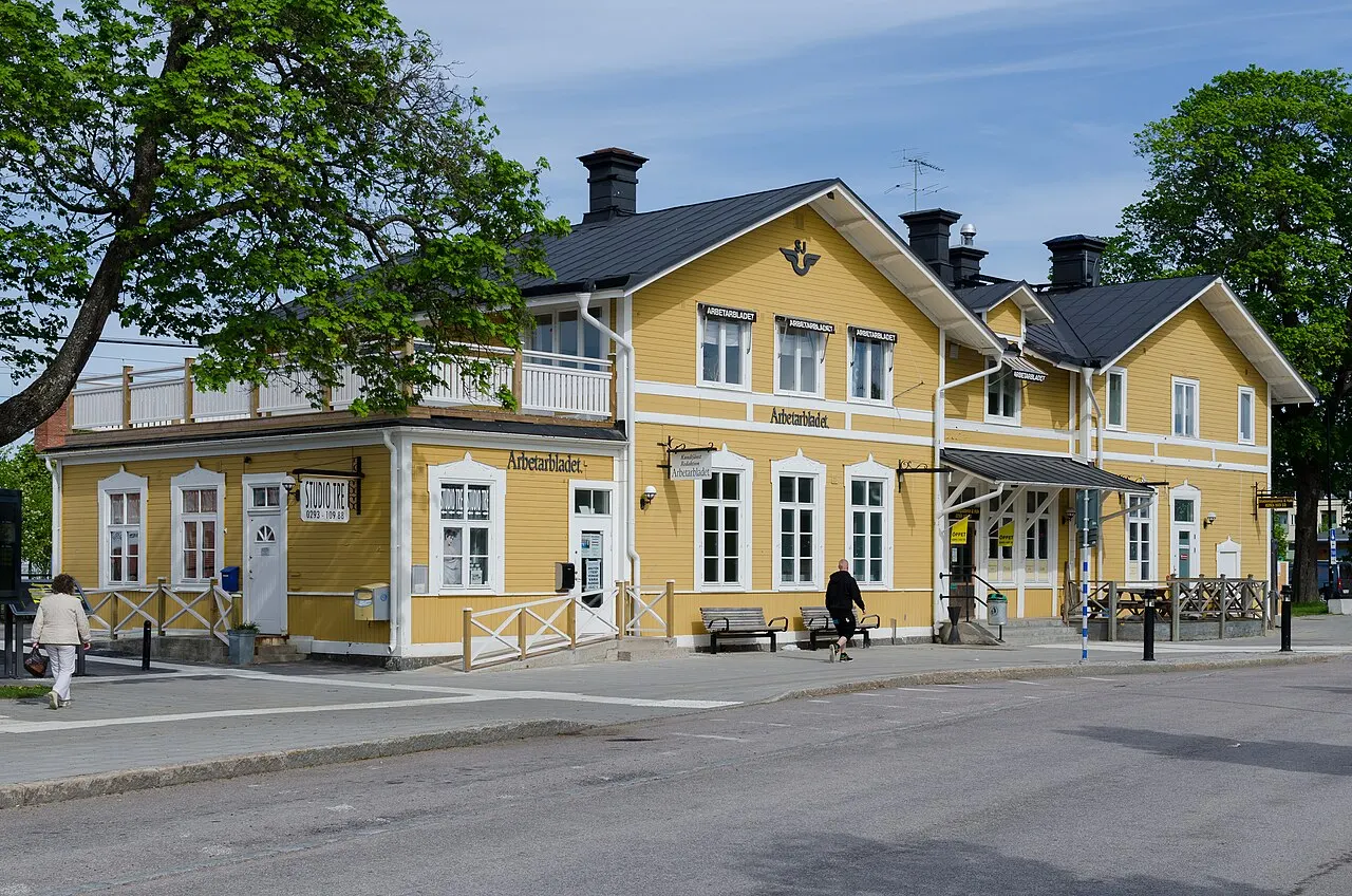 Tierps järnvägsstation, byggd 1874. Fick sitt nuvarande utseende vid ombyggnaden 1905.