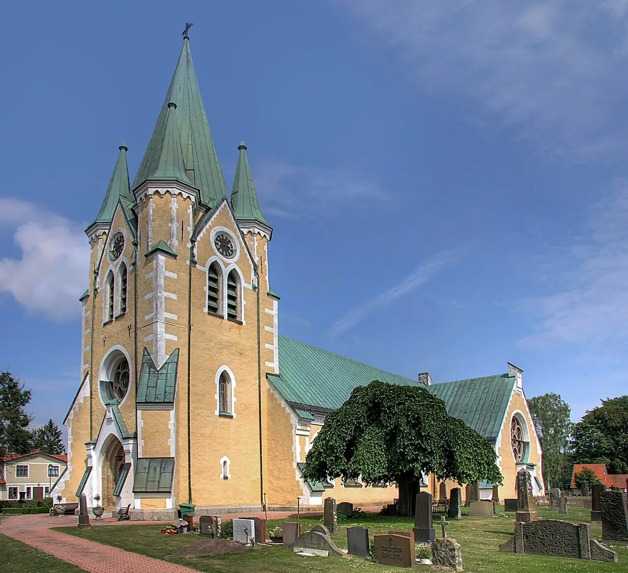 Västra Vrams kyrka utanför Tollarp i Skåne. Bilden är sammanfogad och HDR-hanterad av totalt nio olika exponeringar, tre vardera i tre…