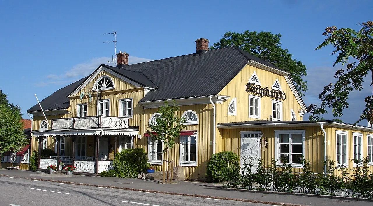 Det gamla Gästgiveriet mitt i Torups samhälle, Halland