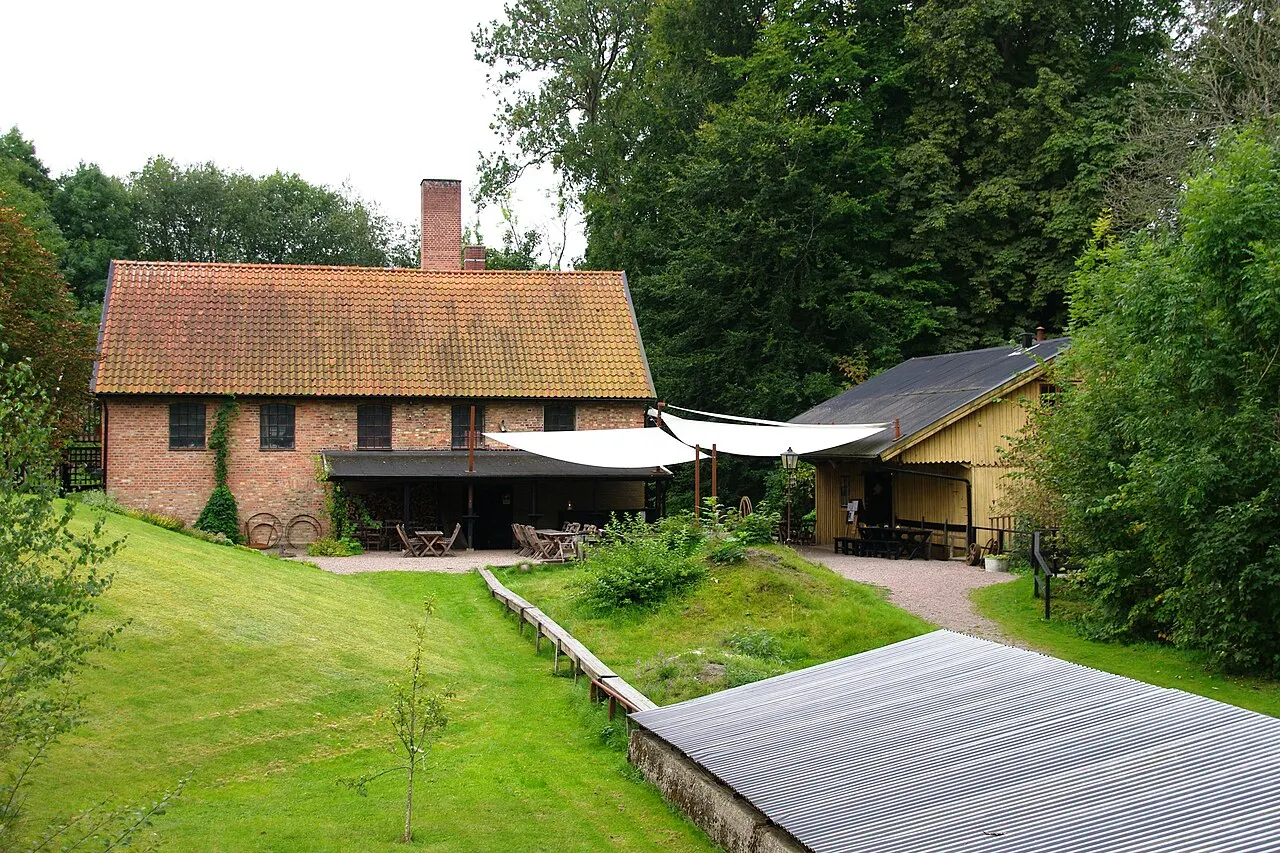 Wallåkra pottery Helsingborg, Vallåkra. Pottery building with clay pit to the right