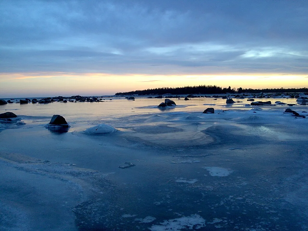 Solnedgång i vallvik, julen 2007.