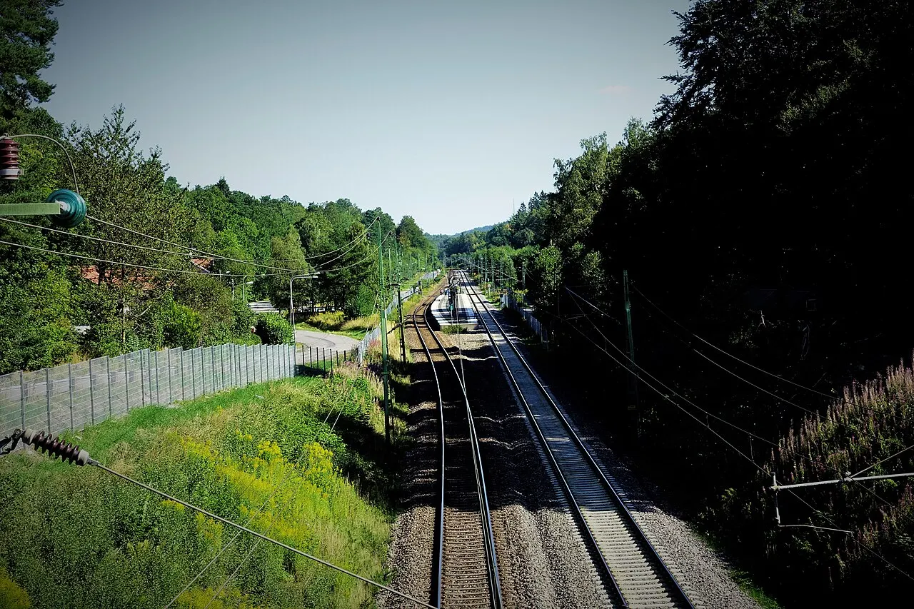 Bild över pendeltågstation i Västra Bodarna, Alingsås