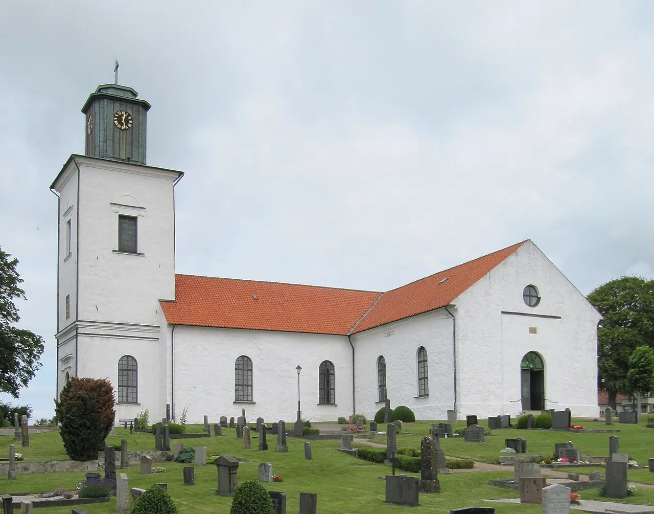 Västra Karups kyrka från sydväst